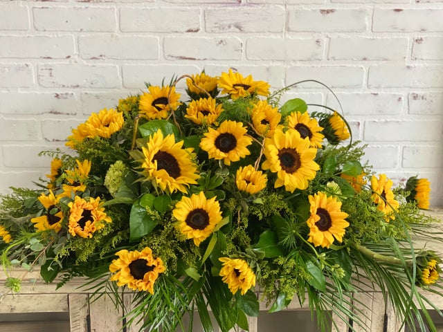 Funeral Casket Flowers | Andy's Flower Shop